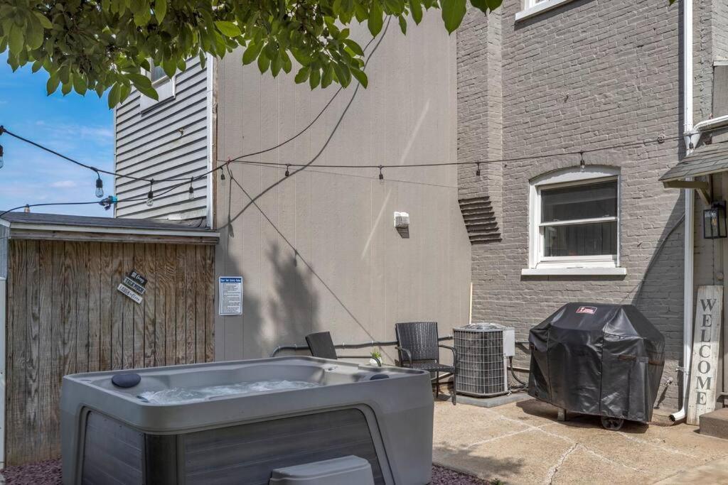 Rare City Home W/ Backyard Fire-Pit & Hottub Lancaster Dış mekan fotoğraf