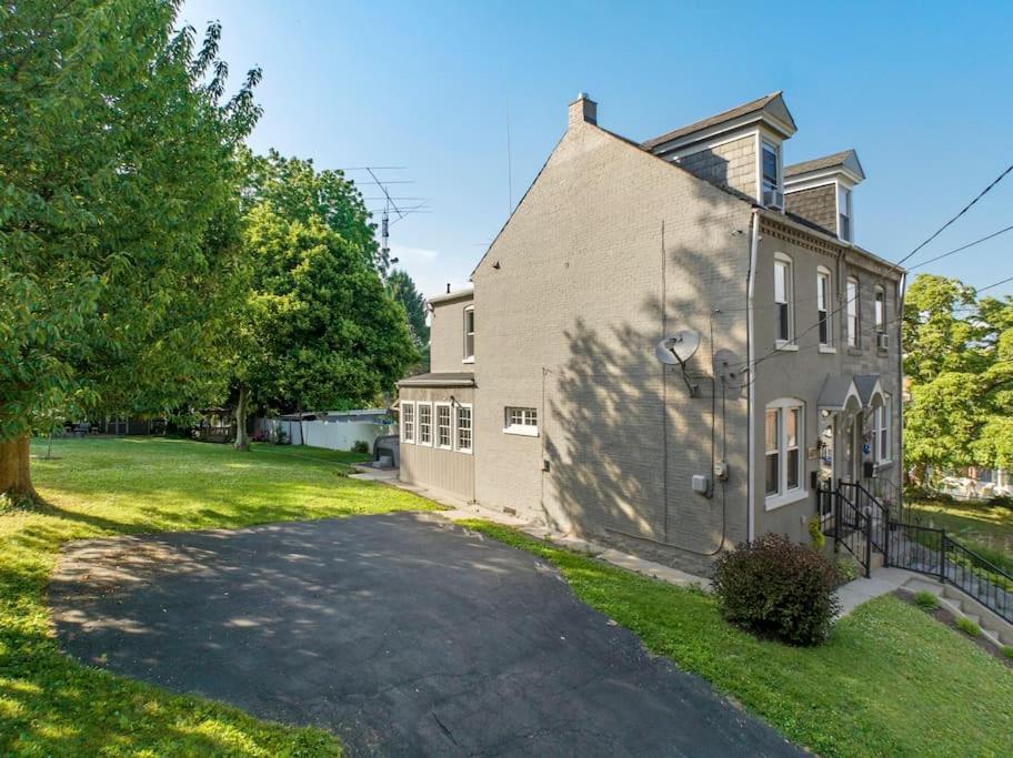 Rare City Home W/ Backyard Fire-Pit & Hottub Lancaster Dış mekan fotoğraf