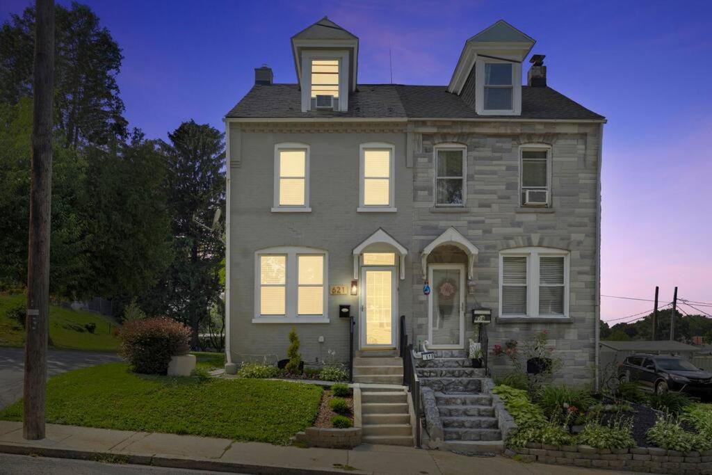 Rare City Home W/ Backyard Fire-Pit & Hottub Lancaster Dış mekan fotoğraf